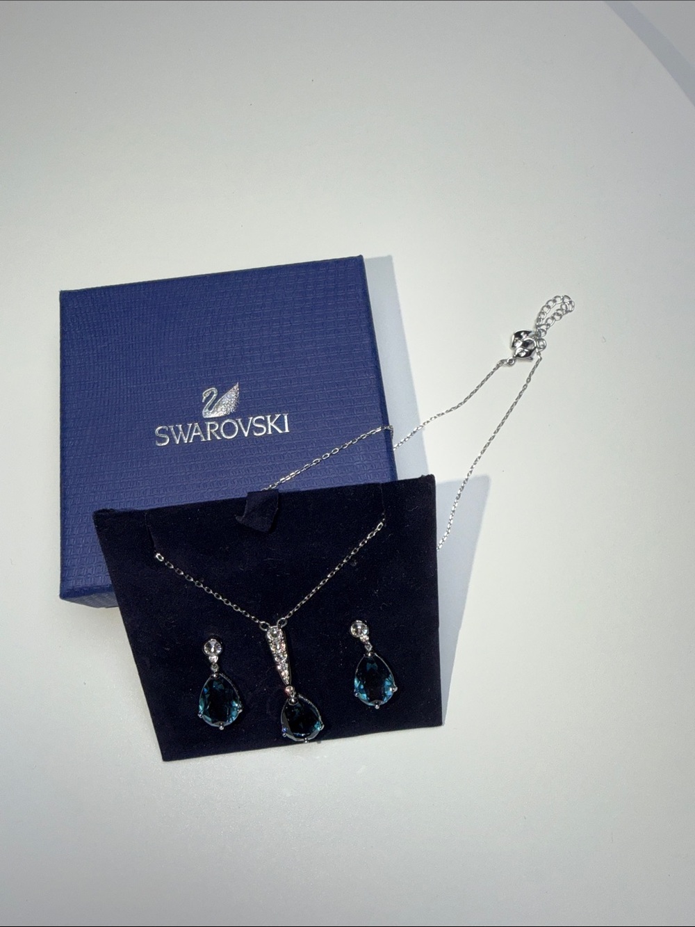 NEW SWAROVSKI VINTAGE SET DROP SHAPE DARK BLUE CRYSTAL NECKLACE AND EARRINGS - Picture 7 of 13